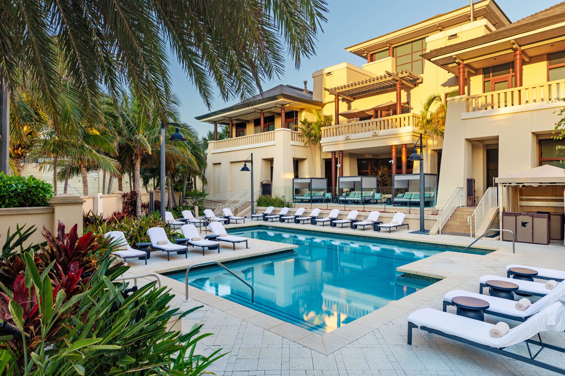 Residential area, Swimming pool, Town, Resort, Home, Apartment, Estate, Condominium, Mixed-use, Mansion